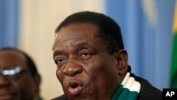 Le nouveau président du Zimbabwe, Emmerson Mnangagwa, tente l'apaisement vis-à-vis d'une opposition, Harare, 3 août 2018.