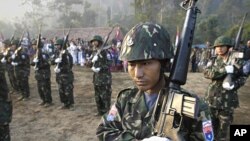 KNU တပ်ဖွဲ့ဝင်အချို့။ (ဇန်နဝါရီ ၃၁၊ ၂၀၀၄)