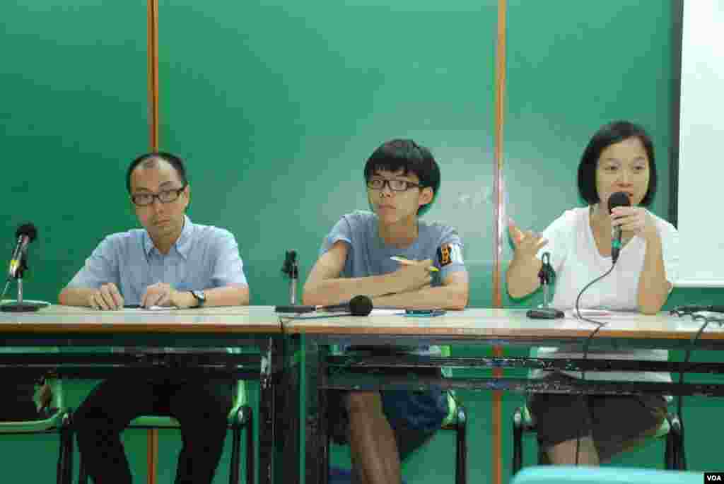 香港學民思潮舉辦家長座談會,講解中學生罷課爭普選的理念以及如何處理親子之間政見不合等問題