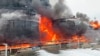 Rezervoari nafte u plamenu posle ukrajinskog napada dronom u ruskom regionu Brijansk (Foto: Governor of Bryansk Region Alexander Bogomaz telegram channel AV BogomaZ via AP)