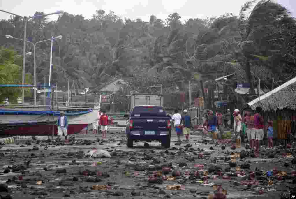 Debris litters the road by the coastal village in Legazpi city following a storm surge brought about by Typhoon Haiyan in Albay province, Philippines, Nov. 8, 2013.