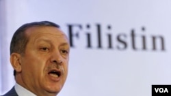 PM Turki Tayyip Erdogan menuntut Israel membayar ganti rugi keluarga korban dan meminta maaf atas penggerebekan kapal bantuan.