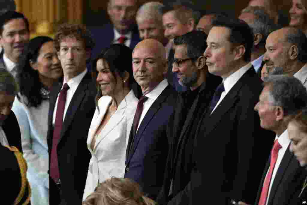 Bamwe mu batumire, barimwo abakire karuhariwe Mark Zuckerberg, Jeff Bezos, Sundar Pichai na Elon Musk
