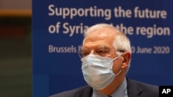 El jefe de política exterior de la Unión Europea, Josep Borrell, espera el inicio de una reunión, en la sede del Consejo Europeo en Bruselas.