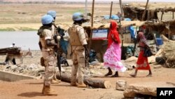 Des soldats sénégalais de la Minusma patrouillent à Gao, le 24 juillet 2019.