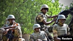 Des soldats du Niger patrouillent dans la région de Diffa, Niger, le 3 septembre 2015.