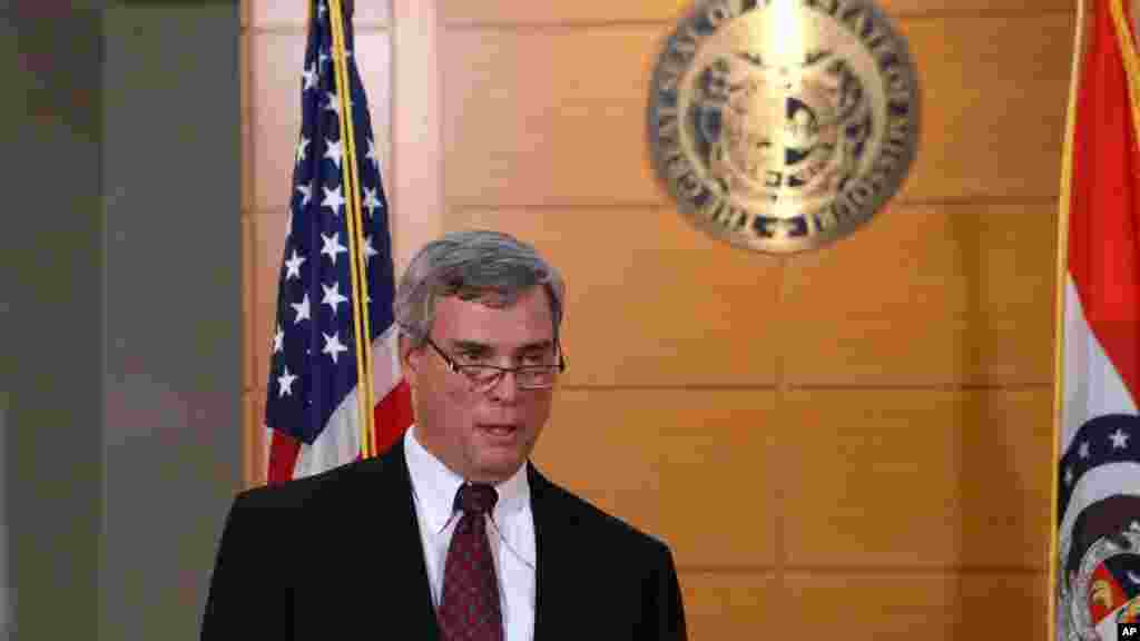 Le procureur du comté de St. Louis Robert McCulloch annonce la décision du grand jury de ne pas inculper l'agent de police de Ferguson, Darren Wilson, dans la fusillade mortelle de Michael Brown, Clayton, Missouri, le 24 novembre 2014.