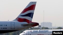 Un avion de la compagnie iranienne Aseman s'apprête à décoller à l'aéroport Mehrabad de Téhéran, le 6 août 2007.