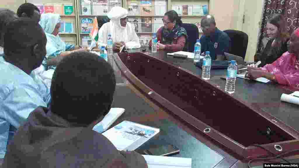 Tantaunawar tawagar Majalisar dinkin duniya da jami'an hukumar kare hakkin bil adam CNDH.