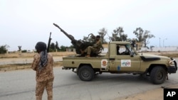 Pasukan pemerintah Tripoli saat kontak senjata dengan pasukan pimpinan Khalifa Haftar di selatan Ibu Kota Libya, Tripoli, 21 Mei 2019.