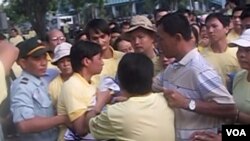 Kelompok-kelompok agama dan kepercayaan, seperti para penganut Falun Gong ini, merupakan salah satu kelompok yang menjadi sasaran penindasan oleh pemerintah Vietnam.