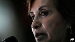 La presidenta de Perú, Dina Boluarte, habla con la prensa al final de la Cumbre del Amazonas, en el Centro de Convenciones Hangar en Belem, Brasil, el martes 8 de agosto de 2023. [AP/Eraldo Peres]