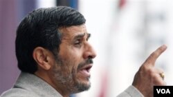 Presiden Iran Mahmoud Ahmadinejad tampil dalam waancara dengan televisi pemerintah setempat.