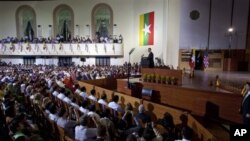 Presiden AS Barack Obama berpidato di Universitas Rangun, Burma (19/11).