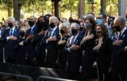 Figuras políticas de Estados Unidos rindieron tributo el sábado a las víctimas de los atentados ocurridos hace hoy dos décadas. [Reuters]