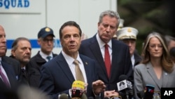 Mayor Bill de Blasio looks on as Gov. Andrew Cuomo delivers remarks during a news conference after NYPD personnel removed an explosive device from Time Warner Center, Oct. 24, 2018, in New York.