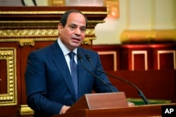 Egipatski predsednik Abdel Fateh el Sisi obraća se članovima parlamenta nakon što je položio zakletvu pred novi četvorogodišnji mandat, u Kairu,Egipat, 2. juna 2018.