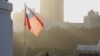 Прапор Тайваню в Тайпеї, жовтень 2024 року. США, як і Україна, не визнають Тайвань країною де-юре, дотримуючись принципу "єдиного Китаю". Однак уряд США виголошував, що захистить Тайвань у випадку збройного нападу Пекіна 