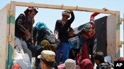Des civils ont été déplacés de Fallujah afin de fuir les combats entre les forces irakiennes et les militaires du groupe islamique en Irak, le 26 mai 2016.