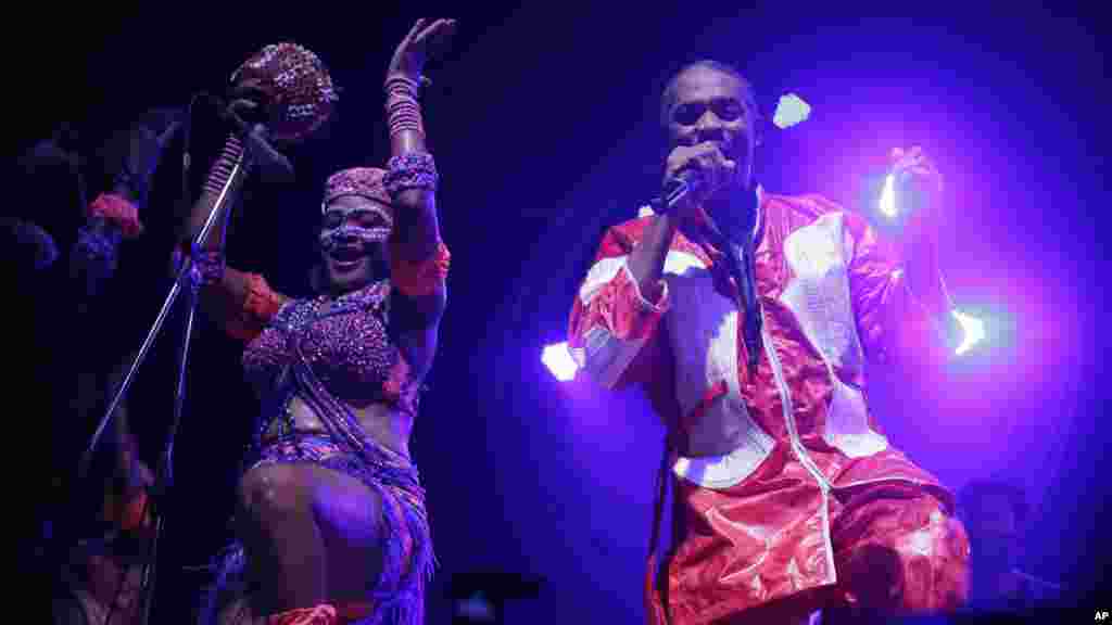 Shi ma Femi Kuti, dan marigayi Fela Anikulapo Kuti, na daga cikin mawakan da suka burge jama'a lokacin bukin tunawa da marigayi Fela Anikulapo Kuti a Lagos, ran litinin 19 Oktoba, 2015.