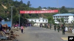 Soldiers of the ethnic Kachin Independence Army (KIA) patrol in downtown Laiza, northeastern Burma, January 4, 2013. 