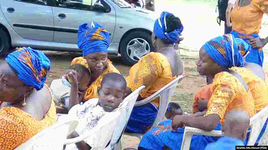 Wasu iyaye mata a wurin bikin murnar 'yan matan Chibok da aka sako . 