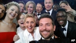 Selfie - sosial media fenomeni