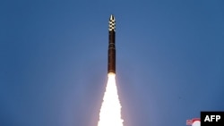 北韓官媒2023年12月19日發布照片顯示北韓試射洲際彈道飛彈。