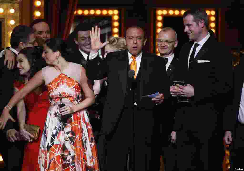 Producer Joey Parnes (center) accepts the Award for Best Musical with the cast and crew of "A Gentleman's Guide to Love & Murder" during the American Theatre Wing's 68th annual Tony Awards at Radio City Music Hall in New York, June 8, 2014.