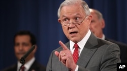 Le secrétaire d’état américain à la Justice Jeff Sessions au cours d'un point de presse à Washington, 4 août 2017.