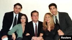美国知名经典情景剧《老友记》（Friends）演员组合影 （1998年3月25日）
