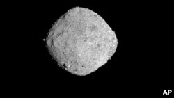Na fotografiji koju je objavila NASA, od 16. novembra 2018, vidi se asteroid Benu.