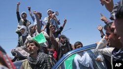 Supporters of presidential candidate Abdullah Abdullah shouts slogans during a protest in Kabul, Afghanistan, Saturday, June 21, 2014. 