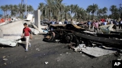 La scène de l'attentat, dans le sud de Badgad, en Irak, le 6 mars 2016. Des douzaines de personnes ont perdu la vie dans cette attaque revendiquée par le groupe EI.