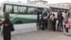 Connecté partout à Abidjan, même dans le bus !