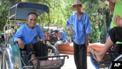 ស៊ីក្លូ​មាន​កំណើត​នៅ​ប្រទេស​កម្ពុជា​នៅ​ឆ្នាំ​ក្នុង​សម័យ​អាណានិគមន៍​បារាំង។