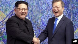 FILE - North Korean leader Kim Jong Un, left, and South Korean President Moon Jae-in inside the Peace House at the border village of Panmunjom in Demilitarized Zone, South Korea, April 27, 2018.