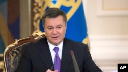 Presiden Ukraina Viktor Yanukovych dalam sebuah konferensi pers di Kyiv, Desember 2013. 