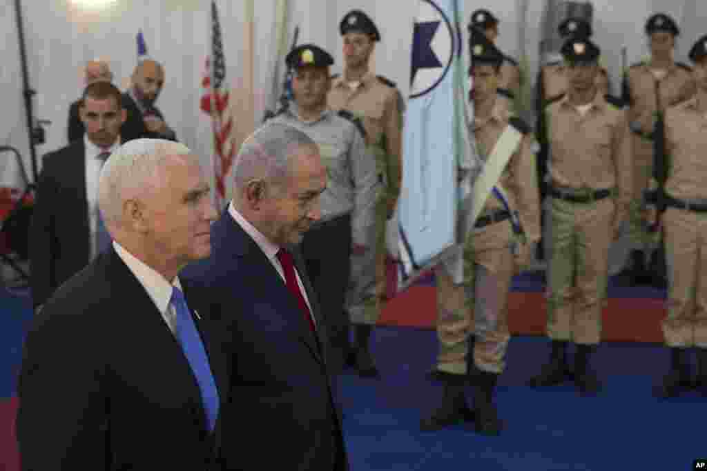 Mataimakin shugaban kasar Amurka Mike Pence a lokacin da ya isa birnin Qudus ko Jerusalem inda ya gana dafirayim Ministan Isra'ila Benjamin Netanyahu, ranar Litinin 22 ga watan Janairu, 2018