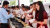 ពលករ​ខ្មែរ​ប្រារព្ធ​ពិធី​បុណ្យ​ភ្ជុំ​បិណ្ឌ​នៅ​ក្រុង​បាង​កក​​ដោយ​សារ​មិនមាន​សោហ៊ុយ​មក​កម្ពុជា