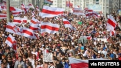 Opposition supporters take part in a rally against police brutality following protests to reject the presidential election results in Minsk, Belarus, Sept. 13, 2020. (Tut.By via Reuters) 