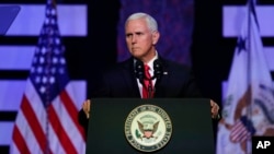 El vicepresidente de EE.UU., Mike Pence se reunió con congresistas y un grupo de la diáspora venezolana en Miami.