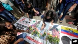 Los periodistas de El Comercio Javier Ortega, Paúl Rivas y Efraín Segarra fueron asesinados tras viajar desde Quito a la provincia de Esmeraldas, para hacer una investigación sobre los atentados ocurridos en la frontera norte de Ecuador.