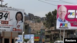 Electoral posters of Peru's presidential candidates Keiko Fujimori of the Fuerza Popular party and Pedro Pablo Kuczynski of the Peruanos Por El Cambio party are seen in Villa Maria del Triunfo on the outskirts of Lima, Peru, April 6, 2016.