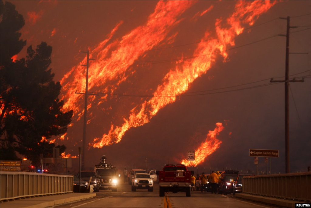 wildfire near Los Angeles / آتشسوزی در نزدیکی لسآنجلس