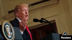 Presiden Amerika Donald Trump menjawab pertanyaan di Gedung Putih, 10 Januari 2018.