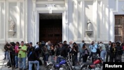 En la ​reunión del martes también se aprobó el acuerdo para rechazar el hostigamiento al vicepresidente del parlamento, Edgar Zambrano, y ratifcó la ilegitimidad del Tribunal Supremo de Justicia (TSJ) que ejerce funciones desde Venezuela.