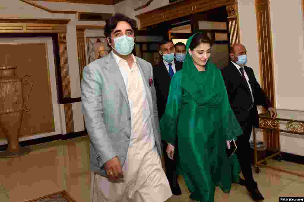 کانفرنس کی میزبابی پیپلزپارٹی کے چیئرمین بلاول بھٹو زرداری کر رہے ہیں۔ نجی ہوٹل آمد پر بلاول بھٹو نے مریم نواز کا استقبال کیا۔