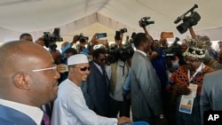 Shugaba Mahamat Deby da ya lashe zabe a lokacin da yake kada kuri'arsa