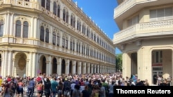 Cubanos protestas en las calles de La Habana contra el gobierno de Miguel Díaz-Canel, el domingo 11 de julio de 2021.